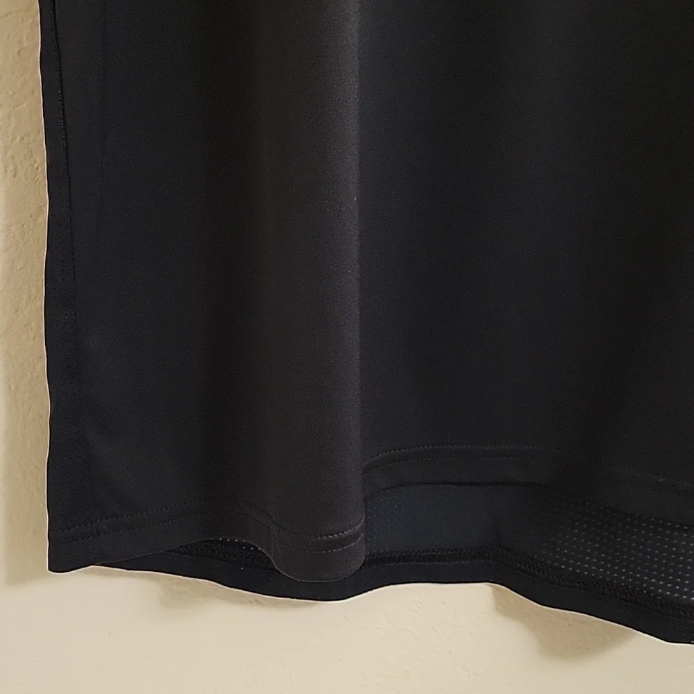 Under Armour Run Short Sleeve - Black - Large - Picture 9 of 15